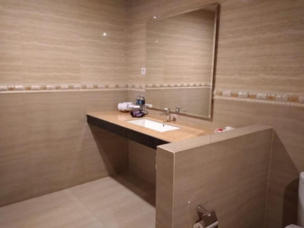 Hotel Olive Tangerang Ngoại thất bức ảnh